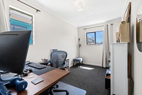 Photo of property in 124 Park Avenue, Waitarere Beach, Levin, 5510