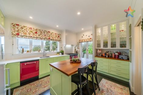 Photo of property in 34 Singers Road, Korokoro, Lower Hutt, 5012