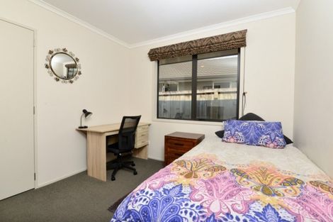 Photo of property in 62 Farnborough Drive, Grandview Heights, Hamilton, 3200