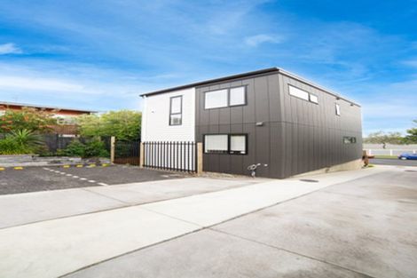 Photo of property in 2/20 Eban Avenue, Hillcrest, Auckland, 0627