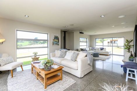 Photo of property in 1375 Carrington Road, Hurworth, New Plymouth, 4371