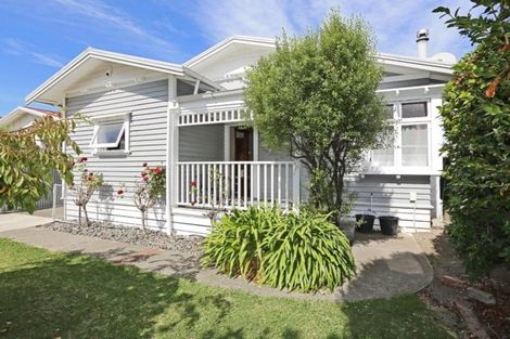 Photo of property in 214 Lascelles Street, Saint Leonards, Hastings, 4120