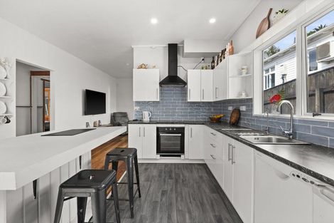 Photo of property in 5 Smale Terrace, Hospital Hill, Napier, 4110