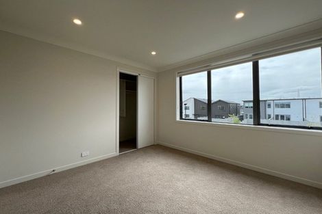 Photo of property in 10 Park Green Avenue, Rosehill, 2113