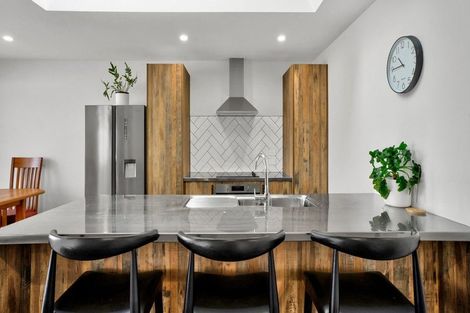 Photo of property in 1a Mount View Place, Spotswood, New Plymouth, 4310