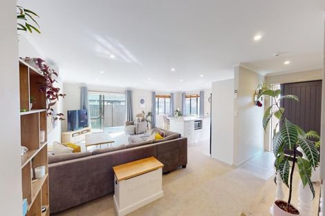 Photo of property in 34 Cyprus Place, Fitzherbert, Palmerston North, 4410