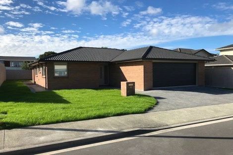 Photo of property in 35 Riverglade Parkway, Te Atatu South, Auckland, 0610