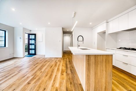 Photo of property in 4/5 Marsh Avenue, Forrest Hill, Auckland, 0620