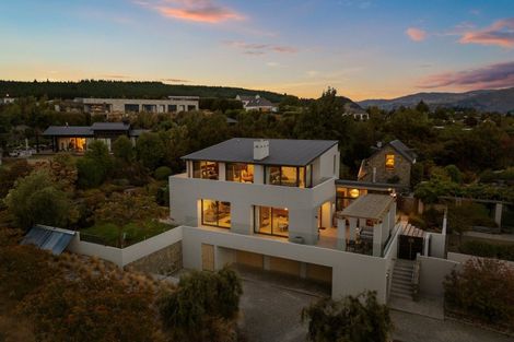 Photo of property in 8b Minaret Ridge, Wanaka, 9305