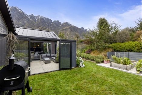 Photo of property in 27 Pendeen Crescent, Jacks Point, Queenstown, 9371