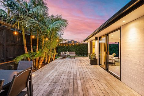 Photo of property in 25 Nobilo Road, Kumeu, 0810