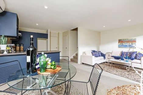 Photo of property in 4/42 Fields Parade, Oteha, Auckland, 0632