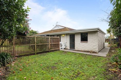 Photo of property in 2/7 Ringwood Place, Avonhead, Christchurch, 8042