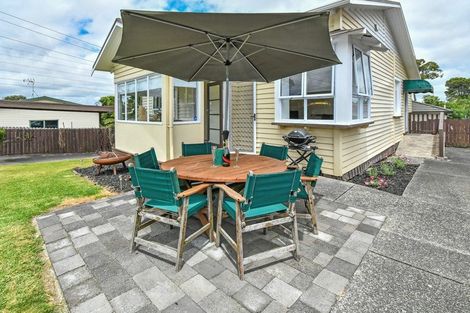 Photo of property in 2c Waiari Road, Conifer Grove, Takanini, 2112