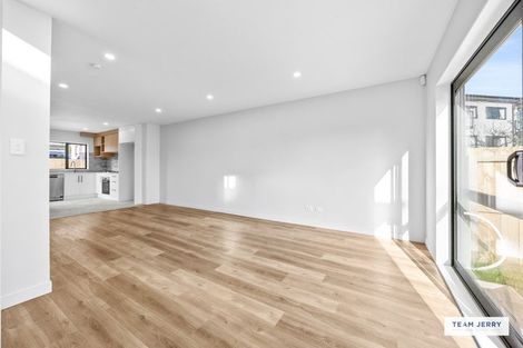 Photo of property in 40d Trentham Road, Papakura, 2110
