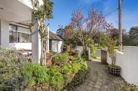 Photo of property in 2/72 Wairoa Road, Narrow Neck, Auckland, 0624
