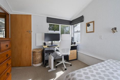 Photo of property in 9 Athlone Place, Hokowhitu, Palmerston North, 4410