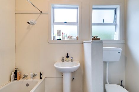 Photo of property in 45 Chaucer Road, Hospital Hill, Napier, 4110