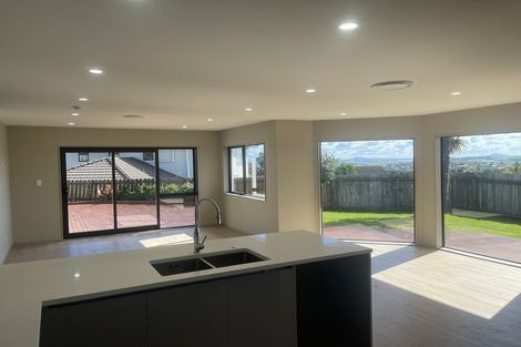 Photo of property in 28 Arrowsmith Drive, Clover Park, Auckland, 2019