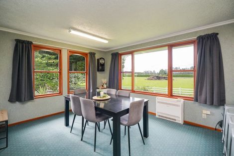 Photo of property in 339 Oteramika Road, Seaward Bush, Invercargill, 9871