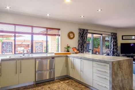 Photo of property in 2 Ohuirehe Road, Coastlands, Whakatane, 3120