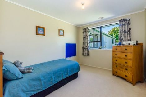 Photo of property in 34 Greenaway Road, Waikanae, 5036