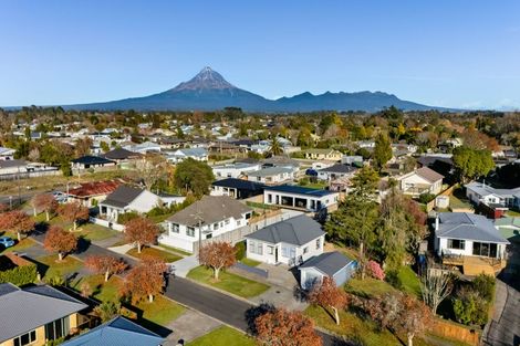 Photo of property in 10 Mahoe Street, Strandon, New Plymouth, 4312
