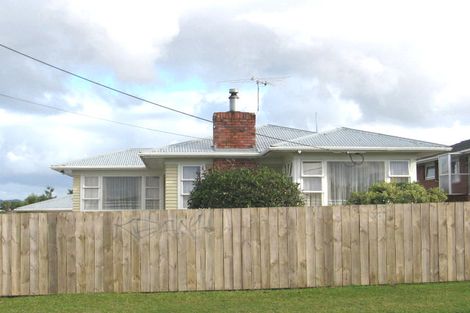 Photo of property in 37 Woodford Avenue, Henderson, Auckland, 0610