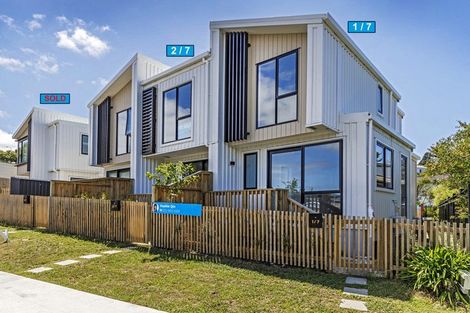 Photo of property in 1/7 Cedar Heights Avenue, Massey, Auckland, 0614