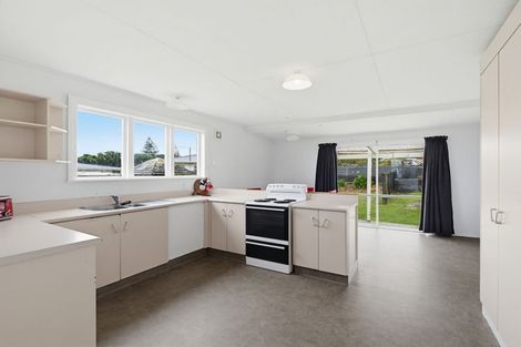 Photo of property in 4 Ashton Terrace, Castlecliff, Whanganui, 4501