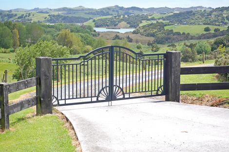 Photo of property in 924 Oneriri Road, Kaiwaka, 0573