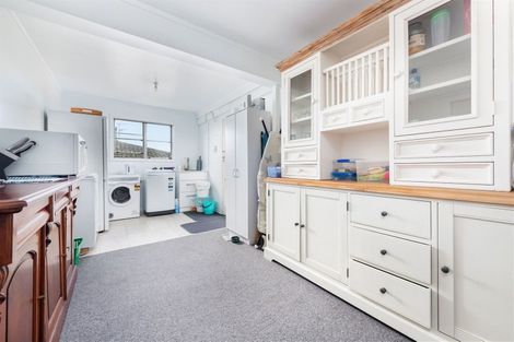 Photo of property in 1 Wakeling Avenue, Te Atatu South, Auckland, 0610