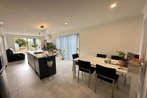 Photo of property in 7/11 Celeste Place, Totara Vale, Auckland, 0627