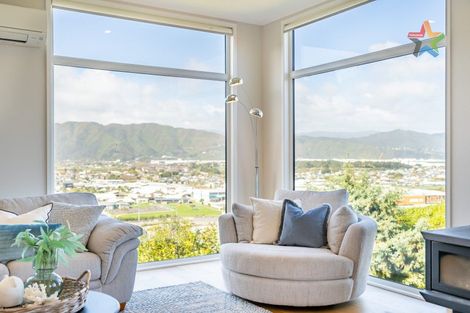 Photo of property in 24 Magnolia Grove, Maungaraki, Lower Hutt, 5010