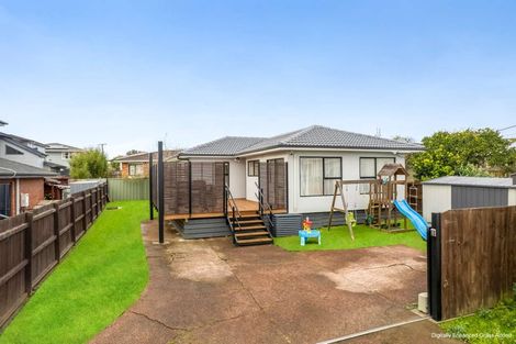 Photo of property in 2 Laura Street, Kelston, Auckland, 0602