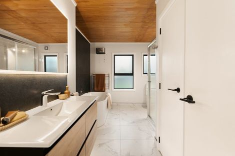 Photo of property in 2 Keam Way, Welcome Bay, Tauranga, 3112