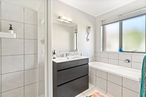 Photo of property in 10 Urutawa Drive, Kerikeri, 0230