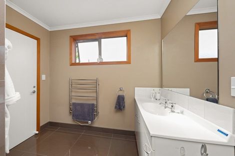 Photo of property in 44 Roberts Line, Kelvin Grove, Palmerston North, 4414