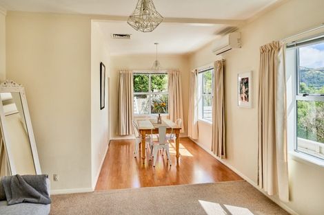 Photo of property in 44 Raroa Terrace, Tawa, Wellington, 5028