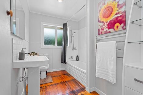 Photo of property in 35 Ogle Crescent, Te Kamo, Whangarei, 0112