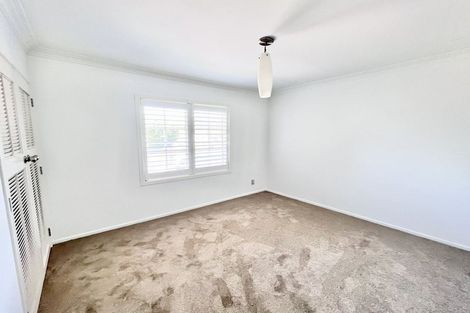 Photo of property in 2 King Richard Place, Browns Bay, Auckland, 0630