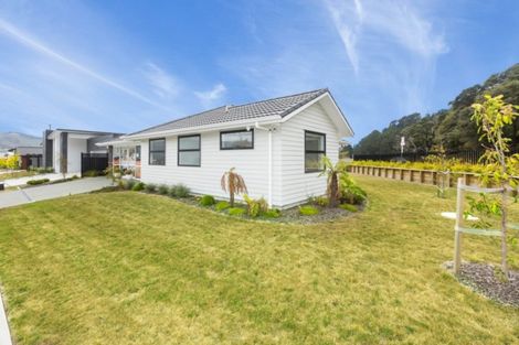 Photo of property in 2 Hopkirk Avenue, Wallaceville, Upper Hutt, 5018