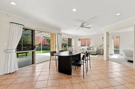 Photo of property in 6 San Ambrosio Rise, Henderson, Auckland, 0612