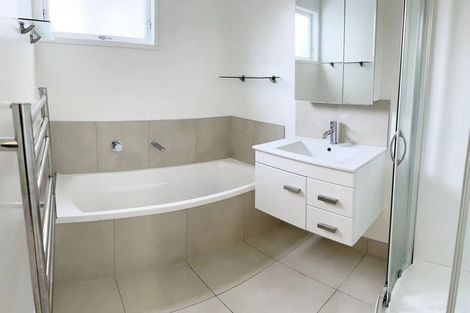 Photo of property in 154 Bleakhouse Road, Mellons Bay, Auckland, 2014