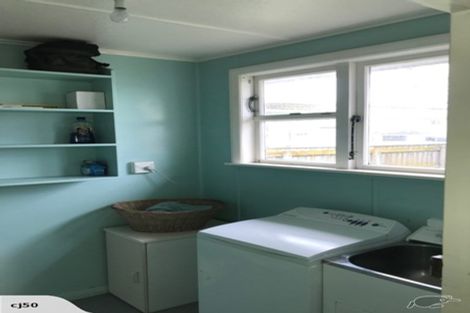 Photo of property in 19 Holland Crescent, Bulls, 4818