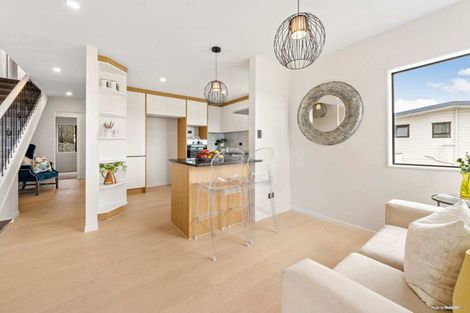 Photo of property in 10 Copperfield Terrace, Mellons Bay, Auckland, 2014