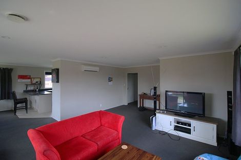 Photo of property in 2 Angelina Way, Kelvin Grove, Palmerston North, 4414