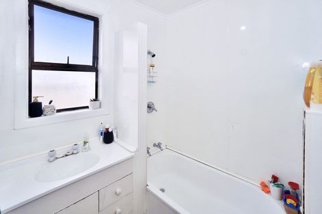 Photo of property in 12 Lee Street, Te Puke, 3119