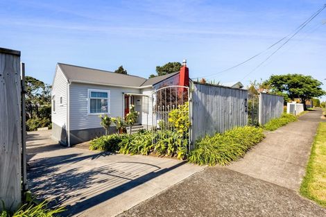 Photo of property in 24 Ngaio Street, Strandon, New Plymouth, 4312