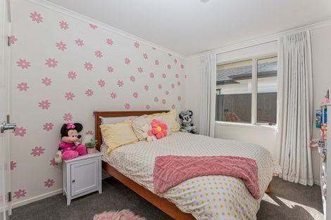 Photo of property in 13 Papa Orchard Drive, Kumeu, 0810